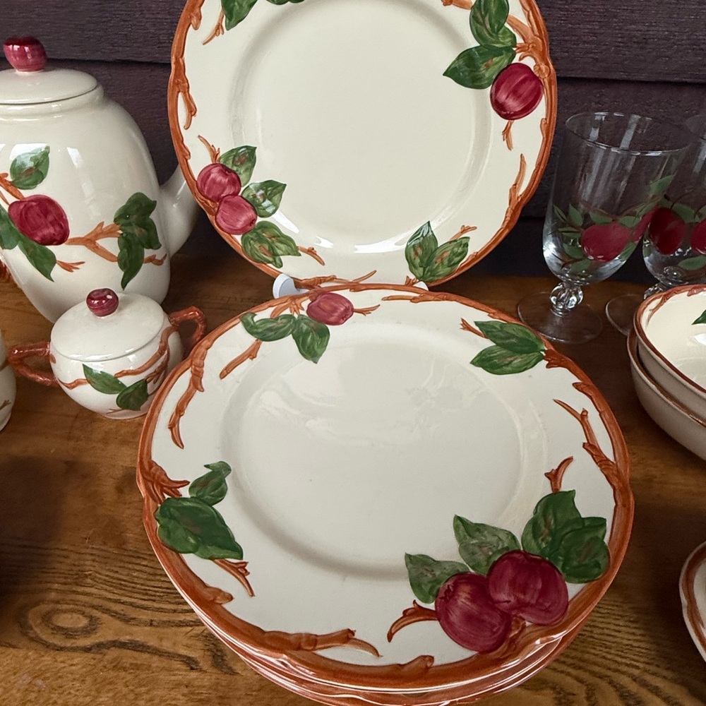 🌹 Antique 1900’s Franciscan Apple Dinner Plates 10.5” (2) USA hand painted - Picture 3 of 4